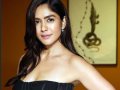 Mrunal Thakur flaunts her playfulness in her “vanity to insanity” video diaries - Hindi News | Mrunal Thakur flaunts her playfulness in her “vanity to insanity” video diaries | Latest entertainment News at Lokmattimes.com