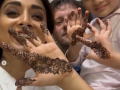 Shriya Saran's little one 'Radha' flaunts her beautiful mehendi along with mommy dear - Hindi News | Shriya Saran's little one 'Radha' flaunts her beautiful mehendi along with mommy dear | Latest entertainment News at Lokmattimes.com