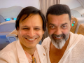Vivek Oberoi tells Bobby Deol 'you killed it as Ajay Talwar' as they bump into each other - Hindi News | Vivek Oberoi tells Bobby Deol 'you killed it as Ajay Talwar' as they bump into each other | Latest entertainment News at Lokmattimes.com