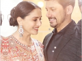 Madhuri Dixit celebrates '26 years of walking through life hand in hand' with Dr Shriram Nene - Hindi News | Madhuri Dixit celebrates '26 years of walking through life hand in hand' with Dr Shriram Nene | Latest entertainment News at Lokmattimes.com