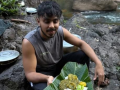 Adarsh Gourav enjoys yummy food on a banana leaf by the river side - Hindi News | Adarsh Gourav enjoys yummy food on a banana leaf by the river side | Latest entertainment News at Lokmattimes.com
