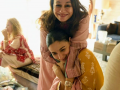 Alia Bhatt celebrates the birthday of her ‘mama birdie’, Soni Razdan - Hindi News | Alia Bhatt celebrates the birthday of her ‘mama birdie’, Soni Razdan | Latest entertainment News at Lokmattimes.com