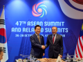 South Korean President and Malaysia PM hold summit talks, clinch free trade deal - Hindi News | South Korean President and Malaysia PM hold summit talks, clinch free trade deal | Latest international News at Lokmattimes.com