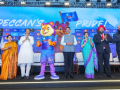 Maha CM Devendra Fadnavis unveils mascot, kit and logo of 'Pune Grand Tour' Cycling Competition - Hindi News | Maha CM Devendra Fadnavis unveils mascot, kit and logo of 'Pune Grand Tour' Cycling Competition | Latest other-sports News at Lokmattimes.com