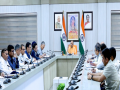CM Yogi Adityanath reviews law and order, festival preparedness with officials - Hindi News | CM Yogi Adityanath reviews law and order, festival preparedness with officials | Latest national News at Lokmattimes.com