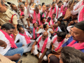 BRS stages protest at Telangana BJP MP’s house over cotton procurement - Hindi News | BRS stages protest at Telangana BJP MP’s house over cotton procurement | Latest national News at Lokmattimes.com