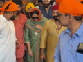 Kareena Kapoor Khan visits Gurudwara with Taimur & Jeh; husband Saif Ali Khan gives it a miss - Hindi News | Kareena Kapoor Khan visits Gurudwara with Taimur & Jeh; husband Saif Ali Khan gives it a miss | Latest entertainment News at Lokmattimes.com