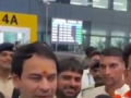 Tej Pratap–Ravi Kishan meeting at Patna airport sparks political speculation - Hindi News | Tej Pratap–Ravi Kishan meeting at Patna airport sparks political speculation | Latest national News at Lokmattimes.com