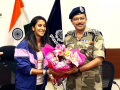 Jemimah Rodrigues honoured by CISF personnel at ASG Mumbai Airport - Hindi News | Jemimah Rodrigues honoured by CISF personnel at ASG Mumbai Airport | Latest other-sports News at Lokmattimes.com