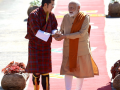 PM Modi concludes Bhutan visit; receives warm send-off from King Jigme Khesar - Hindi News | PM Modi concludes Bhutan visit; receives warm send-off from King Jigme Khesar | Latest international News at Lokmattimes.com
