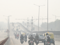 Delhi-NCR's AQI remains in 'very poor' range, six stations cross 400 mark - Hindi News | Delhi-NCR's AQI remains in 'very poor' range, six stations cross 400 mark | Latest health News at Lokmattimes.com