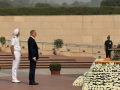 Russian President's aide pays homage at National War Memorial - Hindi News | Russian President's aide pays homage at National War Memorial | Latest international News at Lokmattimes.com