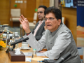 Piyush Goyal launches trade intelligence and analytics portal to help exporters - Hindi News | Piyush Goyal launches trade intelligence and analytics portal to help exporters | Latest technology News at Lokmattimes.com