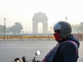 Delhi chokes under rising pollution as AQI nears 400 across NCR - Hindi News | Delhi chokes under rising pollution as AQI nears 400 across NCR | Latest national News at Lokmattimes.com