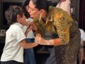 Kareena Kapoor gets cute hug from son Taimur after returning from school - Hindi News | Kareena Kapoor gets cute hug from son Taimur after returning from school | Latest entertainment News at Lokmattimes.com