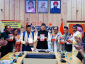 CM Dhami releases book documenting Uttarakhand's 25-year political journey - Hindi News | CM Dhami releases book documenting Uttarakhand's 25-year political journey | Latest national News at Lokmattimes.com