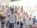 Bengaluru cab drivers storm Uber office, police lathicharge as protest turns chaotic - Hindi News | Bengaluru cab drivers storm Uber office, police lathicharge as protest turns chaotic | Latest national News at Lokmattimes.com