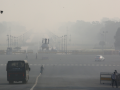 Fog, smog grip Delhi as air quality remains in ‘very poor’ category - Hindi News | Fog, smog grip Delhi as air quality remains in ‘very poor’ category | Latest national News at Lokmattimes.com