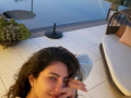 Priyanka Chopra marks her homecoming with an adorable selfie - Hindi News | Priyanka Chopra marks her homecoming with an adorable selfie | Latest entertainment News at Lokmattimes.com