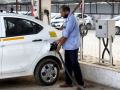 Govt extends financial support to commercialise indigenous EV charger - Hindi News | Govt extends financial support to commercialise indigenous EV charger | Latest business News at Lokmattimes.com
