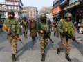 J&K Police & CRPF carry out searches in Srinagar's Lal Chowk - Hindi News | J&K Police & CRPF carry out searches in Srinagar's Lal Chowk | Latest national News at Lokmattimes.com