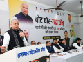 ‘Love is not news, divorce is’: Ashok Gehlot on K’taka leadership row - Hindi News | ‘Love is not news, divorce is’: Ashok Gehlot on K’taka leadership row | Latest national News at Lokmattimes.com