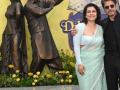 Shah Rukh Khan thrilled as DDLJ becomes first Indian film to be honoured with a statue in Leicester Square - Hindi News | Shah Rukh Khan thrilled as DDLJ becomes first Indian film to be honoured with a statue in Leicester Square | Latest entertainment News at Lokmattimes.com