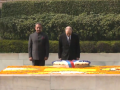 Russian President Vladimir Putin pays tribute to Mahatma Gandhi at Rajghat - Hindi News | Russian President Vladimir Putin pays tribute to Mahatma Gandhi at Rajghat | Latest international News at Lokmattimes.com