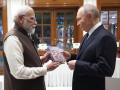 Behind Bhagwad Gita in Russian gift to Putin, lies pledge PM Modi took at 2019 SCO Summit - Hindi News | Behind Bhagwad Gita in Russian gift to Putin, lies pledge PM Modi took at 2019 SCO Summit | Latest national News at Lokmattimes.com