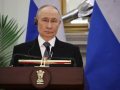 Hotel staff requests for photo, Putin obliges: Russian media - Hindi News | Hotel staff requests for photo, Putin obliges: Russian media | Latest international News at Lokmattimes.com