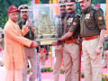 UP CM salutes home guards, honours distinguished officers on 63rd Foundation Day - Hindi News | UP CM salutes home guards, honours distinguished officers on 63rd Foundation Day | Latest national News at Lokmattimes.com