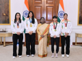 World Boxing Championships’ medal-winning women boxers felicitated by President Droupadi Murmu - Hindi News | World Boxing Championships’ medal-winning women boxers felicitated by President Droupadi Murmu | Latest other-sports News at Lokmattimes.com