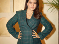 Kajol brings festive cheer in a Christmas-Tree inspired look, says 'Tis the Season!' - Hindi News | Kajol brings festive cheer in a Christmas-Tree inspired look, says 'Tis the Season!' | Latest entertainment News at Lokmattimes.com