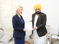 Punjab CM keen to develop strategic tie-up with UK - Hindi News | Punjab CM keen to develop strategic tie-up with UK | Latest national News at Lokmattimes.com