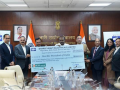 BHEL pays dividend cheque of over Rs 109 crore to govt - Hindi News | BHEL pays dividend cheque of over Rs 109 crore to govt | Latest national News at Lokmattimes.com