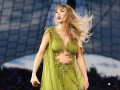 Taylor Swift lays bare the wild idea for maintaining secrecy around her wedding invites - Hindi News | Taylor Swift lays bare the wild idea for maintaining secrecy around her wedding invites | Latest entertainment News at Lokmattimes.com