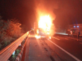 Three burnt alive in two-vehicle collision on Delhi-Mumbai Expressway - Hindi News | Three burnt alive in two-vehicle collision on Delhi-Mumbai Expressway | Latest national News at Lokmattimes.com