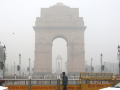 Delhi air pollution: AQI slips into near severe zone amid dense smog, cold conditions - Hindi News | Delhi air pollution: AQI slips into near severe zone amid dense smog, cold conditions | Latest national News at Lokmattimes.com
