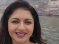Bhagyashree takes a soulful boat ride on the sacred Ganges in Kashi, introduces her boatman - Hindi News | Bhagyashree takes a soulful boat ride on the sacred Ganges in Kashi, introduces her boatman | Latest entertainment News at Lokmattimes.com