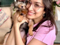 Shraddha Kapoor showers love on her fur baby as she returns home after 16 days - Hindi News | Shraddha Kapoor showers love on her fur baby as she returns home after 16 days | Latest entertainment News at Lokmattimes.com