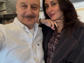 Anupam Kher recalls his first meet with Kareena Kapoor as he bumps into her on the flight - Hindi News | Anupam Kher recalls his first meet with Kareena Kapoor as he bumps into her on the flight | Latest entertainment News at Lokmattimes.com