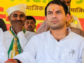 Hijab row escalates: Tej Pratap Yadav calls CM Nitish Kumar’s action inappropriate - Hindi News | Hijab row escalates: Tej Pratap Yadav calls CM Nitish Kumar’s action inappropriate | Latest national News at Lokmattimes.com
