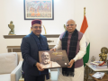 Delhi Speaker presents book on Assembly to Union Minister Manohar Lal - Hindi News | Delhi Speaker presents book on Assembly to Union Minister Manohar Lal | Latest national News at Lokmattimes.com