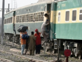 Railway track damaged after bomb explodes in Pakistan's Balochistan - Hindi News | Railway track damaged after bomb explodes in Pakistan's Balochistan | Latest international News at Lokmattimes.com