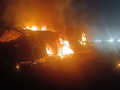 9 killed as bus catches fire after collision with speeding truck in K'taka's Chitradurga - Hindi News | 9 killed as bus catches fire after collision with speeding truck in K'taka's Chitradurga | Latest national News at Lokmattimes.com