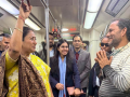 Delhi CM Rekha Gupta leads by example by travelling in metro - Hindi News | Delhi CM Rekha Gupta leads by example by travelling in metro | Latest national News at Lokmattimes.com