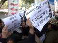 Family members of Unnao rape survivor, activists protest outside Delhi HC against Sengar’s bail - Hindi News | Family members of Unnao rape survivor, activists protest outside Delhi HC against Sengar’s bail | Latest national News at Lokmattimes.com