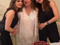 Sussanne Khan says 'make mama beam brightest in heaven' in her birthday wish for sister Farah - Hindi News | Sussanne Khan says 'make mama beam brightest in heaven' in her birthday wish for sister Farah | Latest entertainment News at Lokmattimes.com