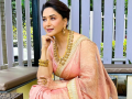 Madhuri Dixit recalls working as a ‘junior’ to Dharmendra, reveals he never took his success seriously - Hindi News | Madhuri Dixit recalls working as a ‘junior’ to Dharmendra, reveals he never took his success seriously | Latest entertainment News at Lokmattimes.com