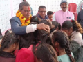 Emotional farewell in MP’s Rewa: Students break down as their beloved teacher retires - Hindi News | Emotional farewell in MP’s Rewa: Students break down as their beloved teacher retires | Latest national News at Lokmattimes.com
